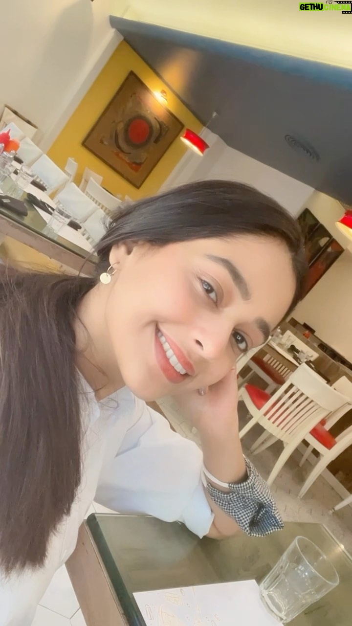 Mugdha Chaphekar Instagram - In my element.. in my city.. with my favourite girl of all time ♥️ 🌻✨ मुंबई Mumbai