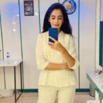 Mugdha Chaphekar Instagram - Kuch nahi…. Naye kapde pehne isliye reel banayi.. 🙈😄You do that too? 😍 @kaftanize_clothing @socialpinnaclepr x @styling.your.soul