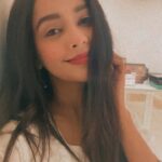 Mugdha Chaphekar Instagram - 🤍 🌻 ✨ #love