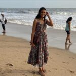 Mugdha Godse Instagram – Continuing new found Ritual to visit juhu beach…. 
My Master made me fall in love with the place again… ❤️❤️❤️
#gratitude #tarneivji #love #mumbai #city #life #happiness #majormissing #bellymaster #silence #joy JW Marriott Mumbai Juhu