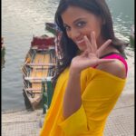 Mugdha Godse Instagram - Come check this 🥰 Funtime on the sets in Bhimtaal @sunny_makeup_artist @sunitakedare Bhimtal