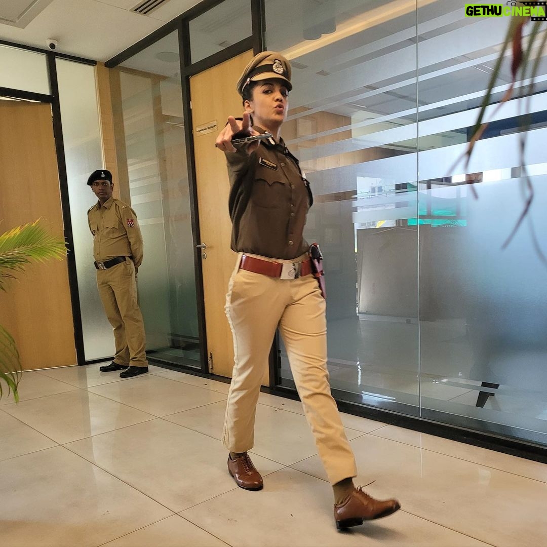 Mugdha Godse Instagram - Feel the power 🙌 Love playing this character… Photo by @birenbagadia_official #workmode #shooting #fun #lovemyjob #sunday #workday #gratitude #thankful #be #silence #divine #vadodara #gujrat #india Vadodara, Gujarat, India
