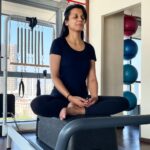 Mugdha Godse Instagram - Peace, Poise & Practice… Three P’s of my life… 🌹 Grace & teachings of my master ‘Tarneiv’ ji… ❤️🌹 Always in Gratitude 🙏🏽🙏🏽🙏🏽 @belly_group #love #gratitude #grateful #happiness #peace #joy #poise #practice #divine #be Radhika's Balanced Body