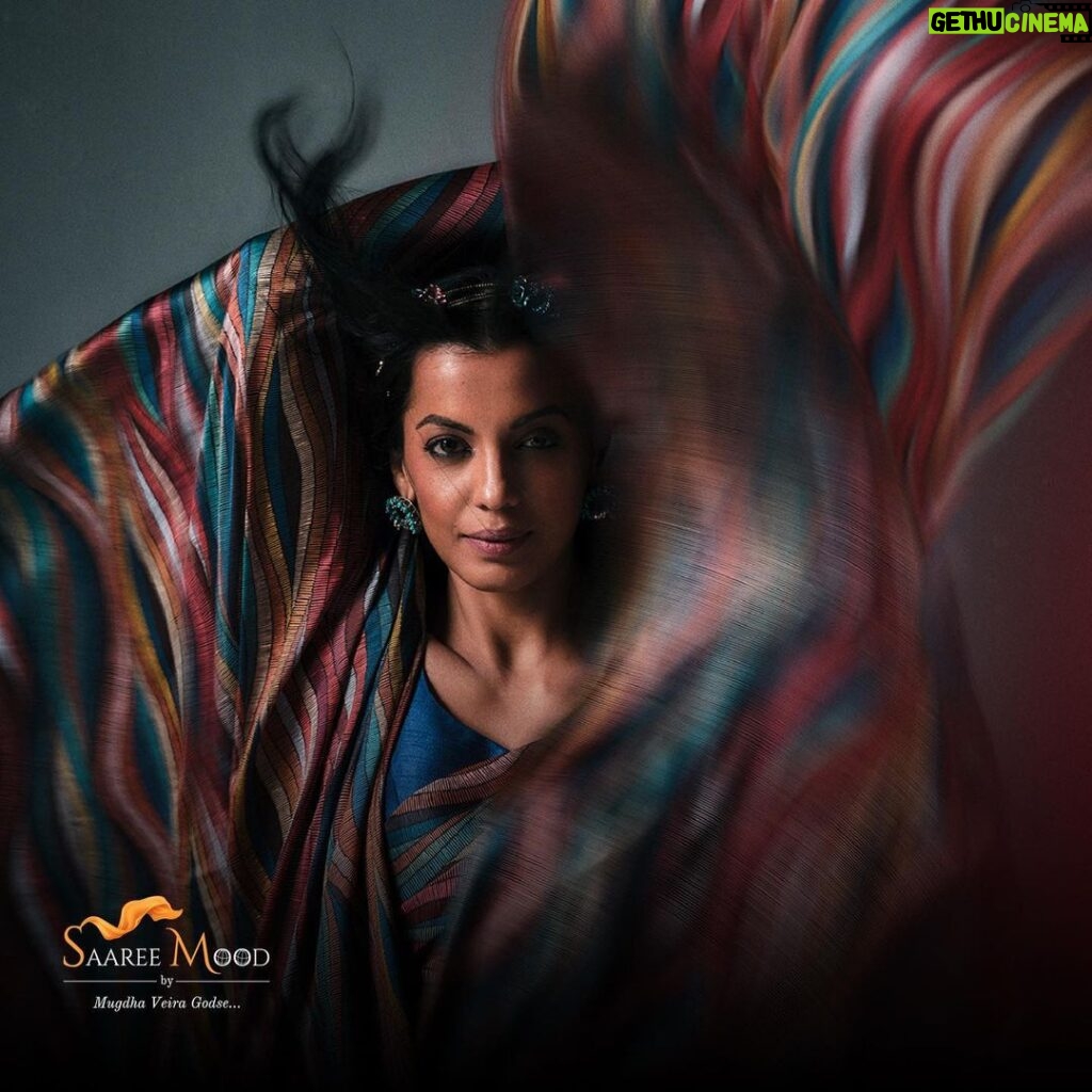 Mugdha Godse Instagram - Sarees have made deep inroads into fashion today with people exploring new fashion statements every single day! At SaareeMood you are Proud, confident, stylish. At SaareeMood, we strive for variety! . Shop the look at www.saareemood.com Photography : @tarun_khiwal Styling : @harshad.fshn MUA : @kaushikanu Production : @karma__production Jewellary : @amrapalijewels