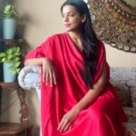 Mugdha Godse Instagram - Mood ❤️❤️❤️ Thank u @panila_westernedit n @exhibitions.mumbai for brightening mumbai winter time with this ensemble 🌹😍 #newdress #gratitude #fun #dressup #love #girlsjustwannahavefun #happy #divine #be #silence #bliss Mumbai, Maharashtra
