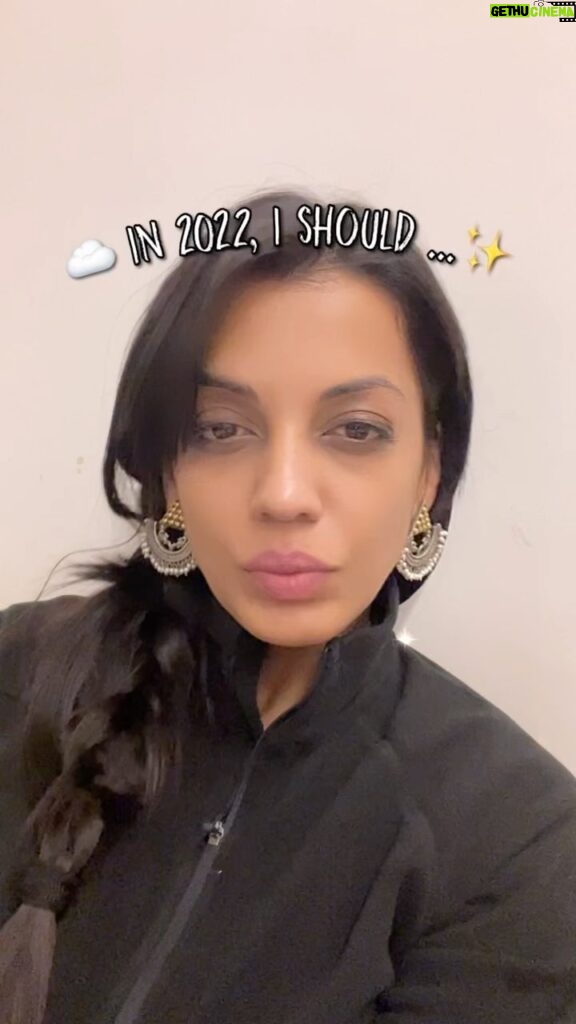 Mugdha Godse Instagram - That’s why I don’t follow trends 🙄🙄 Kept waiting for ‘stop looking so Preety’ 🤨🧐😡 But kept getting these random stuff hmpff… #fun #madness #trends