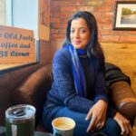 Mugdha Godse Instagram - Missing the vibe of warm Latte’ in this cozy cafe!!! outside -5 temp 😍 and most importantly missing the Divine and Joyous company ❤️❤️❤️🙏🏽🙏🏽🙏🏽 #gratitude #thankful #love #Happiness #canada #india #snow #winters