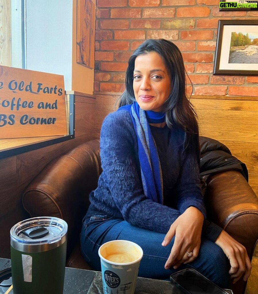 Mugdha Godse Instagram - Missing the vibe of warm Latte’ in this cozy cafe!!! outside -5 temp 😍 and most importantly missing the Divine and Joyous company ❤️❤️❤️🙏🏽🙏🏽🙏🏽 #gratitude #thankful #love #Happiness #canada #india #snow #winters