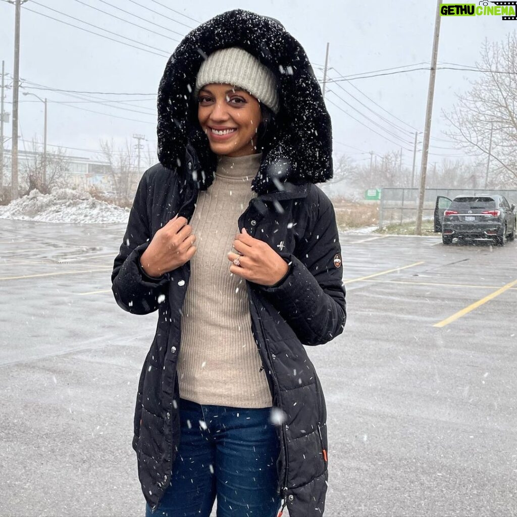Mugdha Godse Instagram - Can’t get over the snow part ❄️ # nofilter #canada #fun #blessed #gratitude #love #winters #snowfall