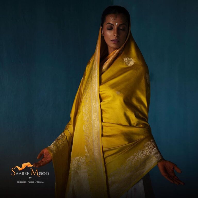 Mugdha Godse Instagram - Each saree at Saaree Mood is curated with a vision to embrace style and aesthetics in our daily lives, to express who we are as individuals and to feel the way we have never felt before.✨ Our website is now live & all yours! Please shower your love and support on us and tag us @saareemood www.saareemood.com Photography: @tarun_khiwal MUA: @kaushikanu Styling : @harshad.fshn Assisted by @khuusshhbboo @styledbygunjan Production: @karma__production @himan888 . . #saareemood #saareesforallemotions #mugdhagodse #newlaunch
