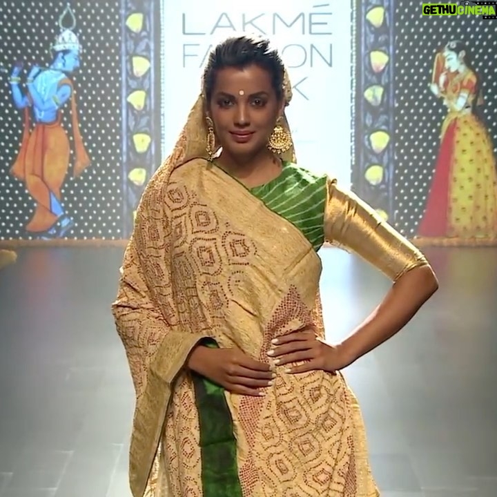 Mugdha Godse Instagram - Loved walking for this beauty ❤️❤️❤️ Posted @withregram @gaurangofficial Graceful footsteps, One after another, Elegance all around, In the epitome of beauty, We knit in threads bound, In Handwoven Kanjeevaram Silk, a Lehenga twirls, In its own gold. A Banarasi Bandhani dupatta, folds.. They speak to us in whispers, Darling, what's life without some glitter! @littlegaurang @gaurangmen @gauranglondon @gaurangofficialdelhi @indian.emporium @aveindiadesign.Newyork @aveindiadesign.bangalore @vayaweavingheritage #Gaurang #GaurangShah #ShahGaurang #LakmeFashionWeek #Eternal #grace #silence #love #be #divine #happiness #workmode