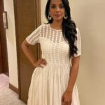 Mugdha Godse Instagram - Vision in white… Bhopal diaries… peace and joy ❤️🌺 Outfit : @shwetaaggarwal.official Jewellery : @shvet_silver Thank you @viralmantra @birenbagadia_official for shooting this #love #gratitude #fun #bhopal #silence #be #divine #reels