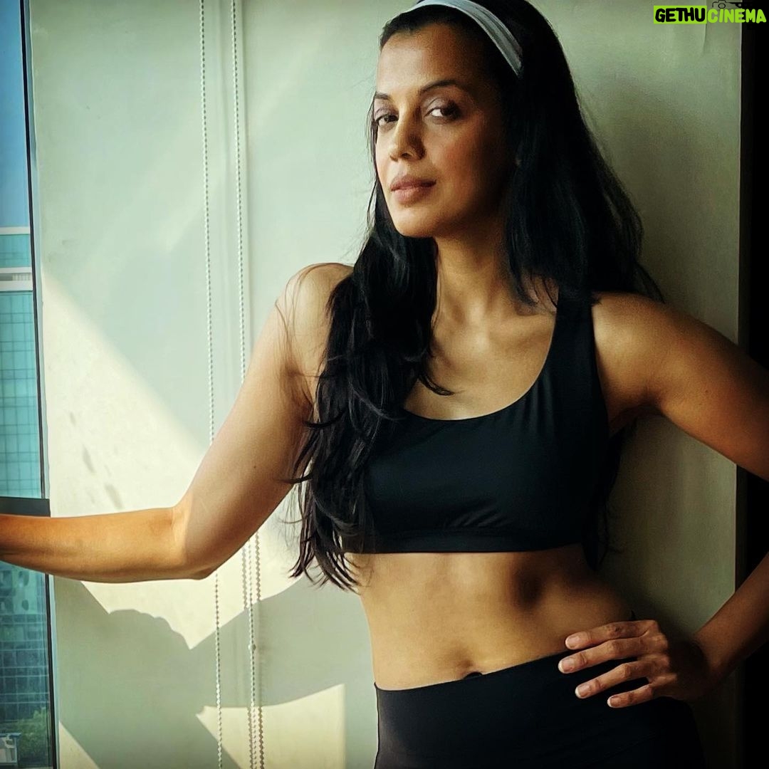 Mugdha Godse Instagram - The final Glance at 2021 and it’s beauty… Thankful and Grateful always … ❤️ Photo by @swaapnilkokam #gratitude #love #happiness #memories #2021 #silence #be #positive #blissful