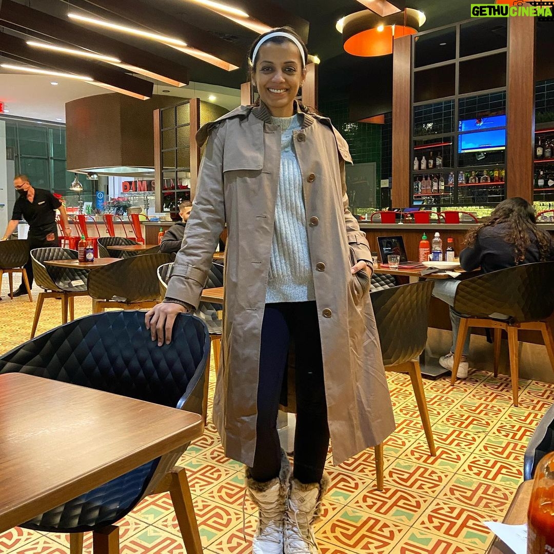 Mugdha Godse Instagram - Wapasi apne desโฆ ๐ฎ๐ณ Grateful and Thankful For the amazing trip to the snow land! Forever Blessed with my Mastersโ Grace โฆ ๐๐ฝ๐๐ฝ๐๐ฝ #master #guru #blessed #divine #be #positivity #happiness #travel #fun #love #gratitude #backinthebay #india #mumbai #canada #winters #coffee #overload #coach