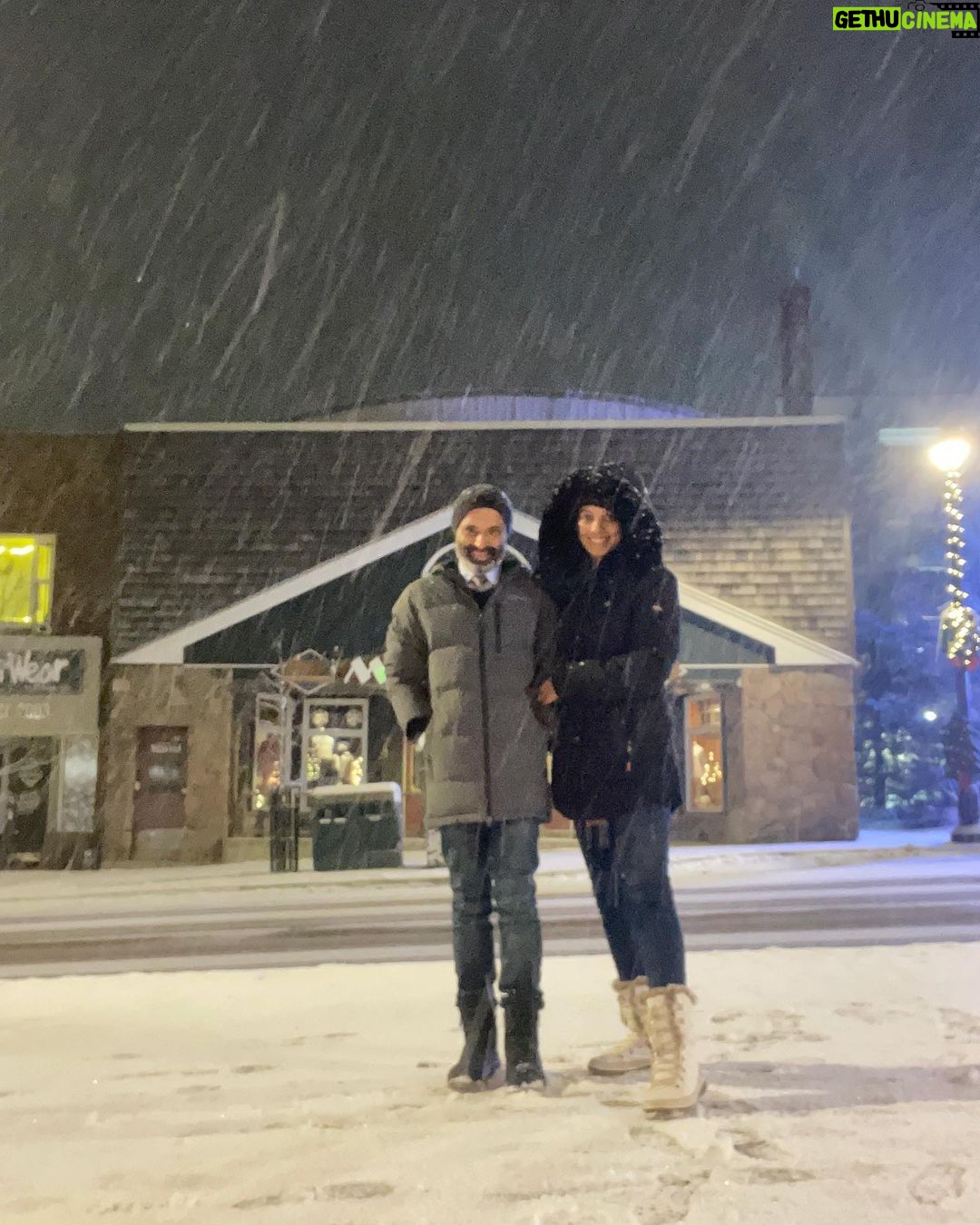 Mugdha Godse Instagram - Blessed ❤️❤️❤️ To be with ‘The Lord and the Master Himself’ 🙏🏽🙏🏽🙏🏽 Thank you *Tarneiv* ji… 🌺🌺🌺 for all the love and guidance…. Always in Gratitude… Best Company ❤️❤️❤️ Best time of my life 🙏🏽🙏🏽🙏🏽 Best snowfall ❄️❄️❄️ #Tarneiv #master #guru #love #happiness #gratitude #bliss #silence #blessed #canadianwinter #life #snowfall #bellymaster #onbv #thankful #be #divine #krishna #grace Canada