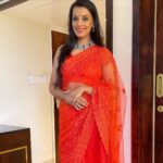 Mugdha Godse Instagram - Another saree outing 🧡🤍❤️ #workmode #love #fashion #sareelove #fun #pune #outing #choker #gratitude #orange Sheraton Grand Pune Bund Garden Hotel
