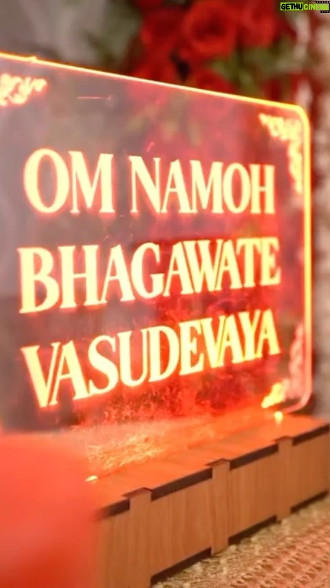 Mugdha Godse Instagram - Each moment, hour and day spent in our beloved Guru and Master Tarneiv… ji’s presence is miraculous and joyous !! Eternally blessed to have His’ Gracious Presence in our lives 🙏 Video @a.aayush Background score @aviraasmusic