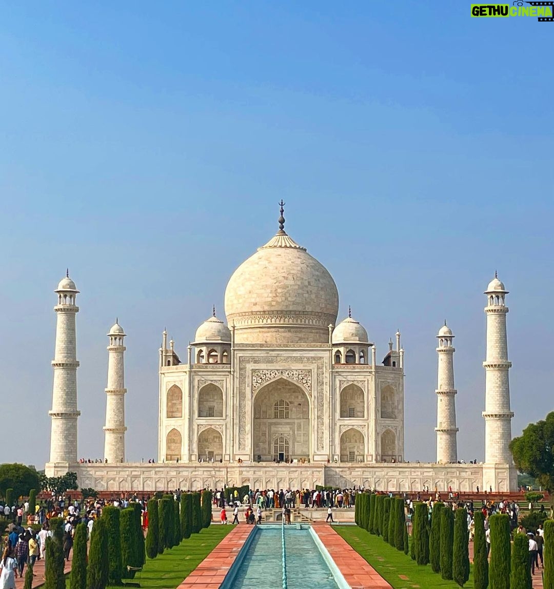 Mugdha Godse Instagram - Taj Mahal … 🌺 ख़ूबसूरत…🌹 शानदार… Agra diaries.. they say city of love ❤️ Looking at this Taj Mahal probably for the first time I am awestruck… 😍 What a beauty… Really अज़ूबा… ❤️🌹 #tajmahal #india #7wondersoftheworld #beauty #incredibleindia