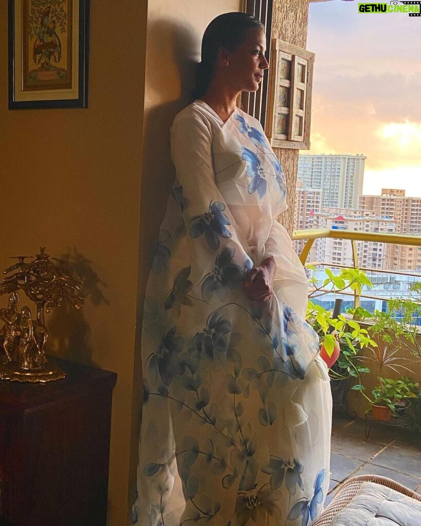 Mugdha Godse Instagram - The Hues of Evening… 💙🌼 My saree love continues in this beautiful piece by @beatitude_stories #gratitude #evening #love #saree #collab #thankyou #silence #peace #be #joy #sunset #stories
