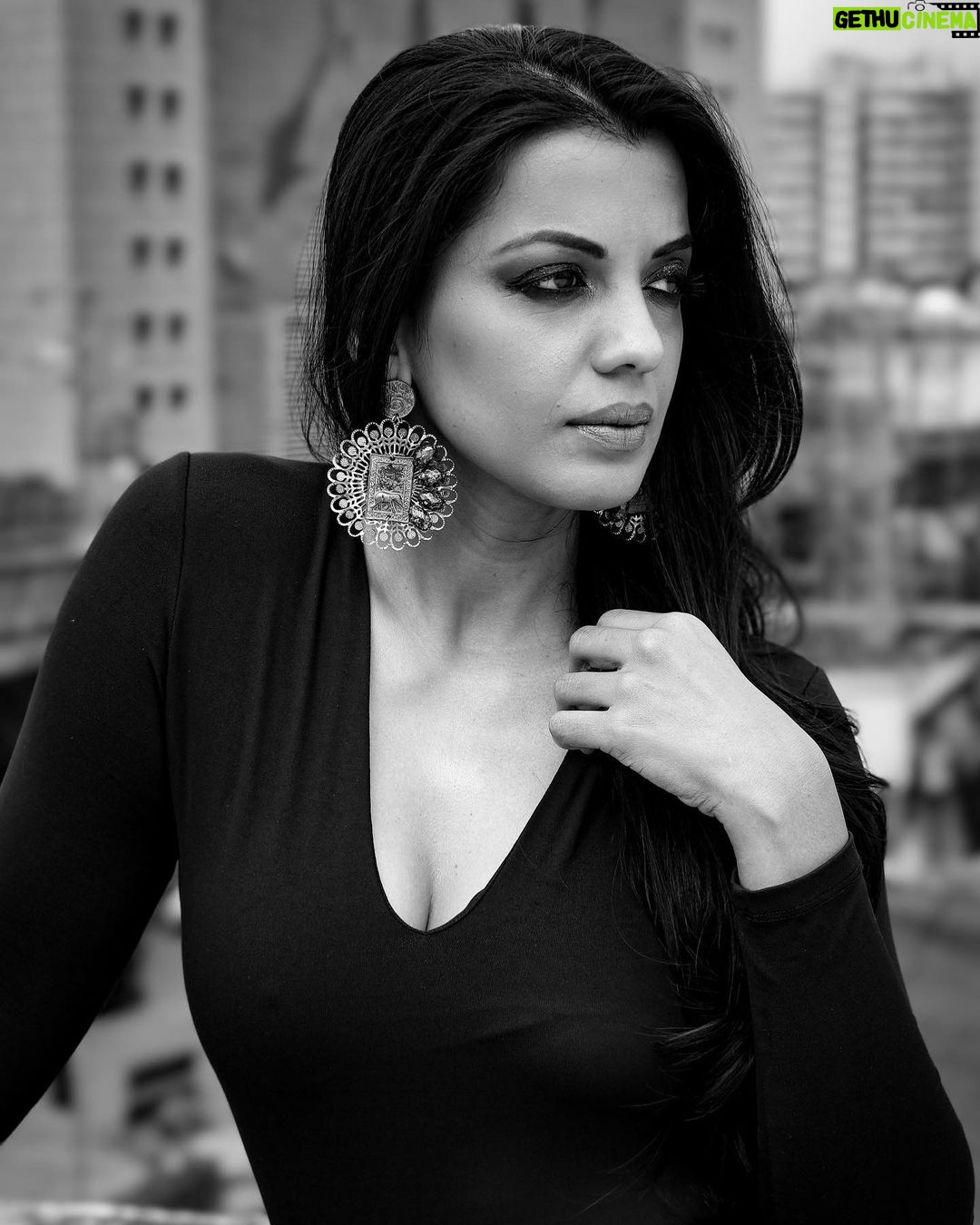 Mugdha Godse Instagram - B/W mood ❤️ #Love #silence #happy #be #divine #instagood #gratitude #mugdhagodse