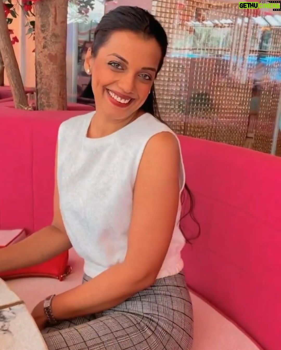 Mugdha Godse Instagram - Happiness! ❤️ with @manalijagtap @pinkwasabi.in pink decor making our faces look flushed… 🥰 #friends #fun #love #life #gratitude #grateful #instagood #instadaily #fashion #divine #be #happy
