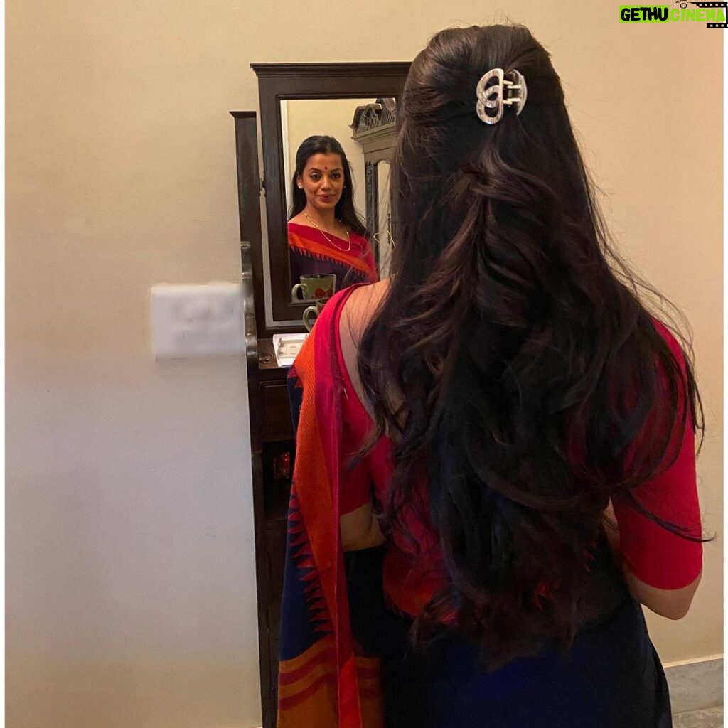 Mugdha Godse Instagram - Mirror mirror on the wall ……… ❤️❤️❤️ Kolkata diaries #wokmode #shootmode #gratitude #love #loveforsaree #passion #fashion #instagood #instagram বারুইপুর - Baruipur