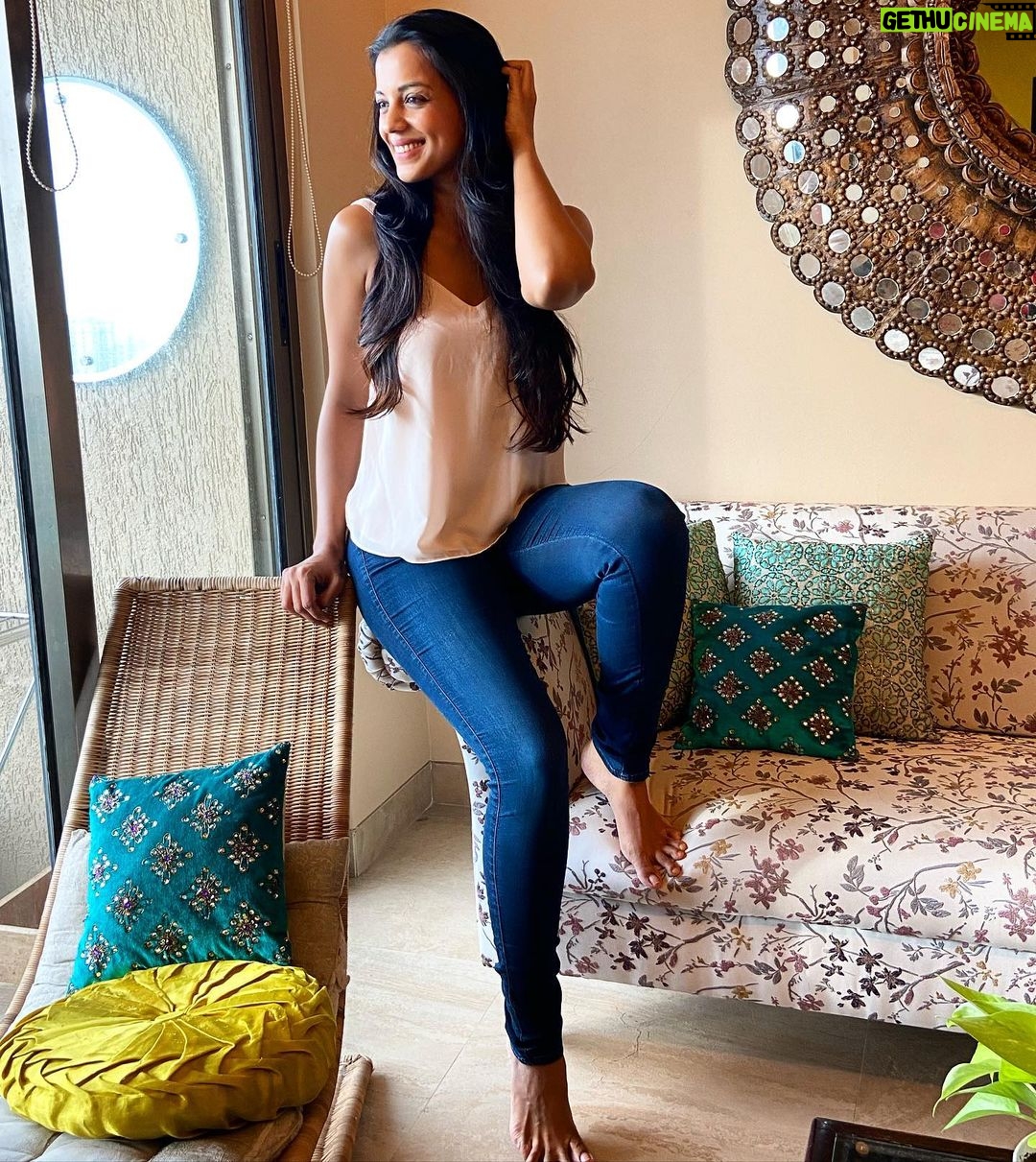 Mugdha Godse Instagram - Chamomile tea post yoga got me going! Now on… This is how Birthday mornings gonna be 😂😉🤗 Eternally Grateful for everything. ❤️🥀🌺 #gratitude #love #birthday #fun #life #2021