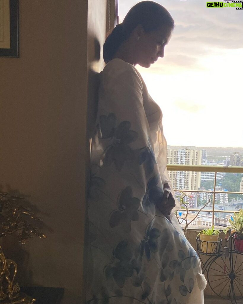 Mugdha Godse Instagram - The Hues of Evening… 💙🌼 My saree love continues in this beautiful piece by @beatitude_stories #gratitude #evening #love #saree #collab #thankyou #silence #peace #be #joy #sunset #stories