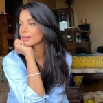Mugdha Godse Instagram - Nothing like Home… ❤️ Happy to be Home!! 🌺🌺🌺 Posing with my lucky charm by @lasoulaofficial 🌺 #gratitude #love #pose #home #hapiness #silence #be #bliss #thankful #grateful Mumbai, Maharashtra