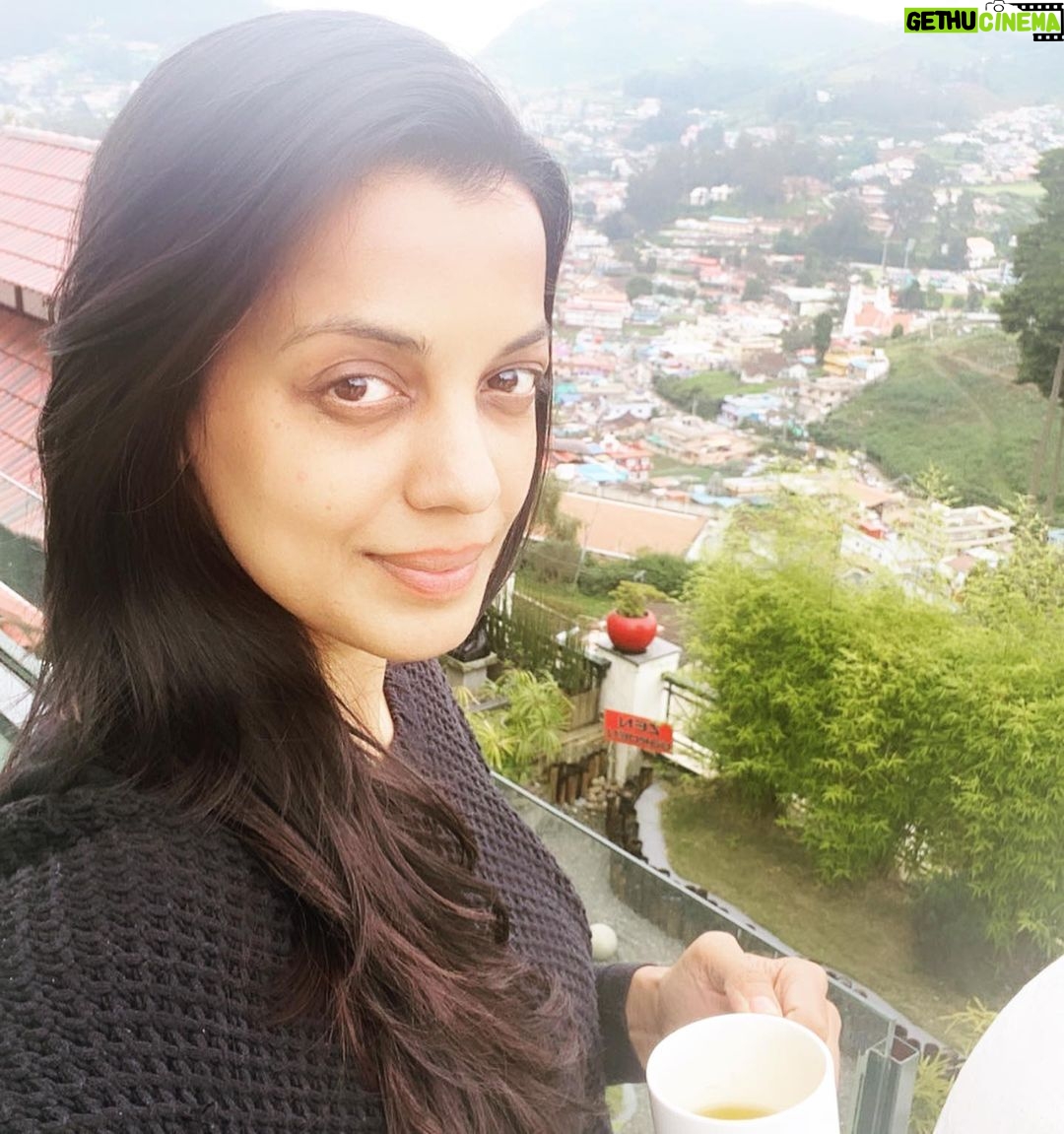 Mugdha Godse Instagram - Soaking it all in … ❤️🌺 #beauty #love #nilgiris #ooty #nilgirihills #gratitude #silence #be #happiness Hotel Gem Park, Ooty
