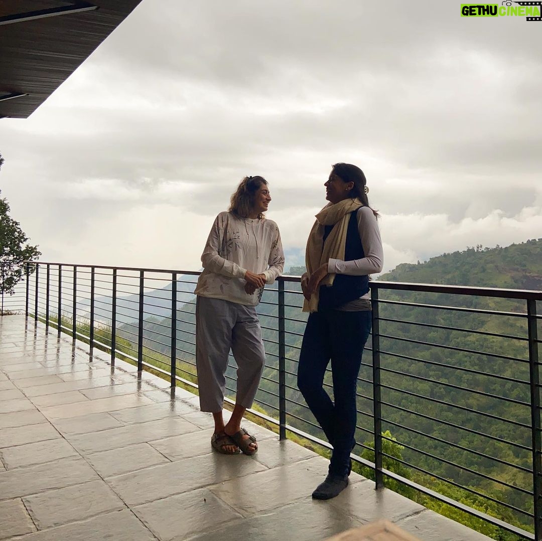 Mugdha Godse Instagram - Rains and mountains ❤️😇🌺 @amaranilgiris with @binal.trivedi & @zoheb.curmally Heaven on earth #nilgiris #mountains #rains #love #happiness #gratitude #divine #be #silence AMARA