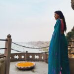 Mugdha Godse Instagram - Varanasi…Kashi..Banaras… What a beautiful time with Ganga River and much more ❤️🌺🙏🏽 #blissful #gratitude #love #devotion #silence #varanasi #varanasidiaries #mugdhagodse #banaras #sareelove #kashi #ganga वाराणसी - बनारस - काशी