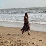 Mugdha Godse Instagram – Continuing new found Ritual to visit juhu beach…. 
My Master made me fall in love with the place again… ❤️❤️❤️
#gratitude #tarneivji #love #mumbai #city #life #happiness #majormissing #bellymaster #silence #joy JW Marriott Mumbai Juhu