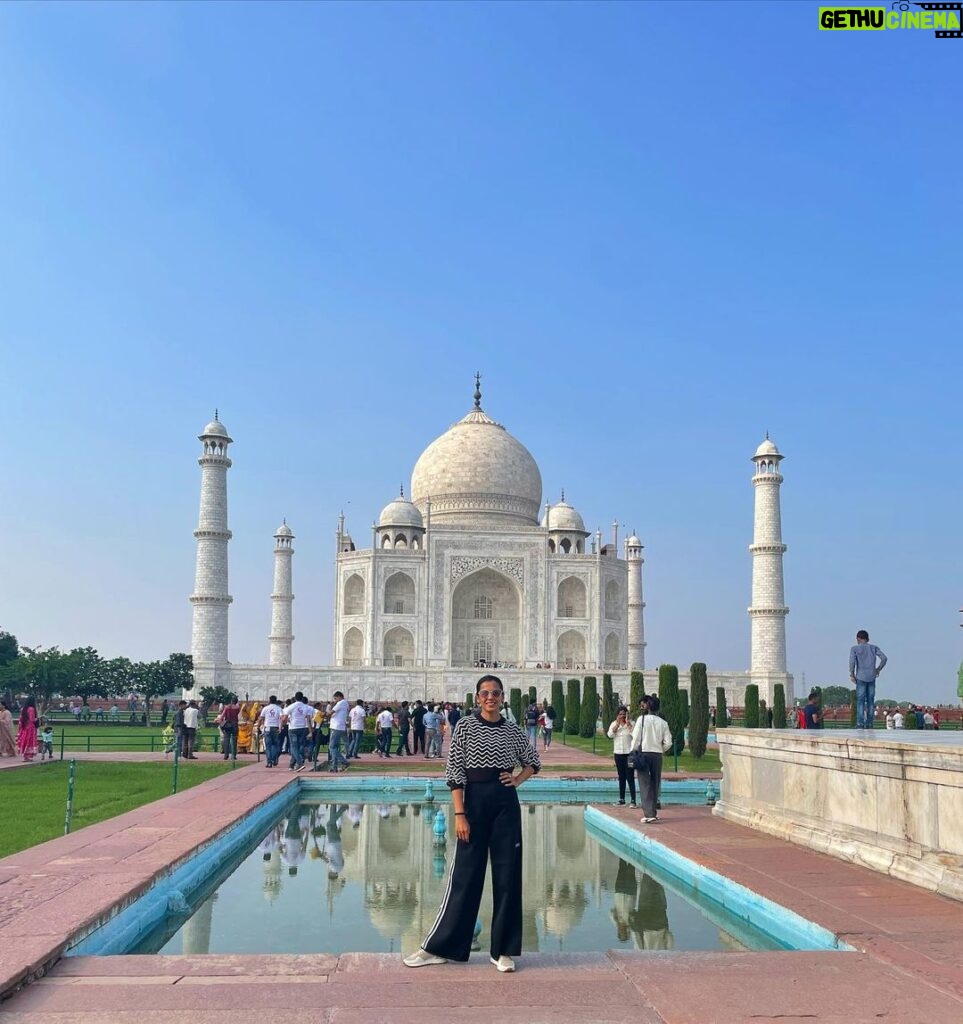 Mugdha Godse Instagram - Taj Mahal … 🌺 ख़ूबसूरत…🌹 शानदार… Agra diaries.. they say city of love ❤ Looking at this Taj Mahal probably for the first time I am awestruck… 😍 What a beauty… Really अज़ूबा… ❤🌹 #tajmahal #india #7wondersoftheworld #beauty #incredibleindia