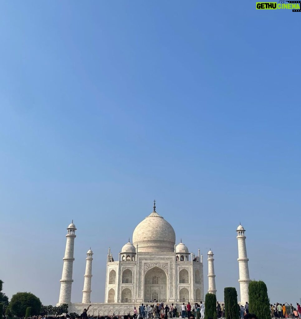 Mugdha Godse Instagram - Taj Mahal … 🌺 ख़ूबसूरत…🌹 शानदार… Agra diaries.. they say city of love ❤️ Looking at this Taj Mahal probably for the first time I am awestruck… 😍 What a beauty… Really अज़ूबा… ❤️🌹 #tajmahal #india #7wondersoftheworld #beauty #incredibleindia