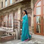 Mugdha Godse Instagram - Varanasi…Kashi..Banaras… What a beautiful time with Ganga River and much more ❤️🌺🙏🏽 #blissful #gratitude #love #devotion #silence #varanasi #varanasidiaries #mugdhagodse #banaras #sareelove #kashi #ganga वाराणसी - बनारस - काशी