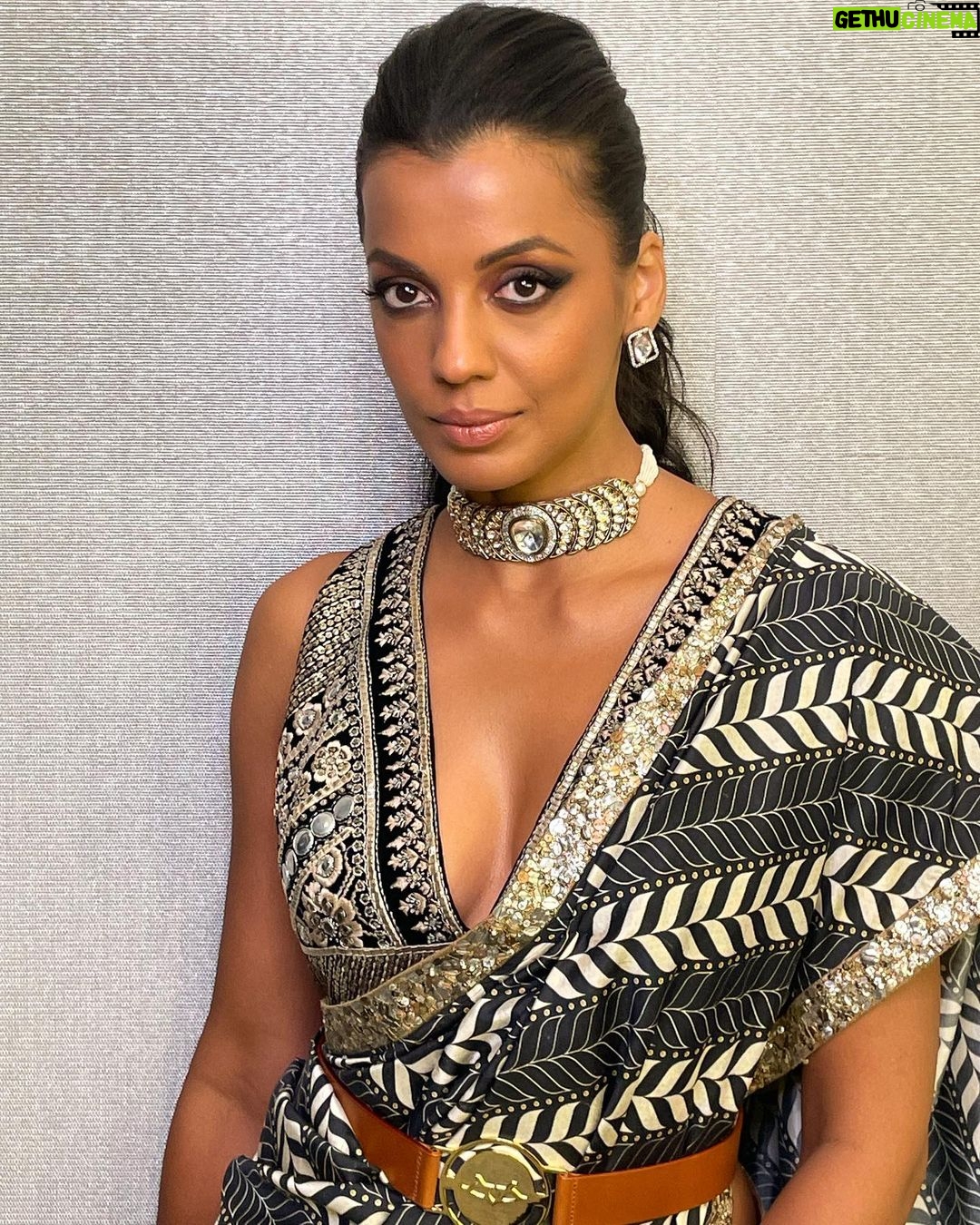 Mugdha Godse Instagram - Feeling Exquisite in @jjvalaya Heritage For @iifa weekend #2022 Jewellary @khandelwaljewellers MUA @nabila_salon @zeromakeupofficial #iifa2022 #fun #abudhabi #workmode #love #gratitude #silence #life #happiness Yas Island