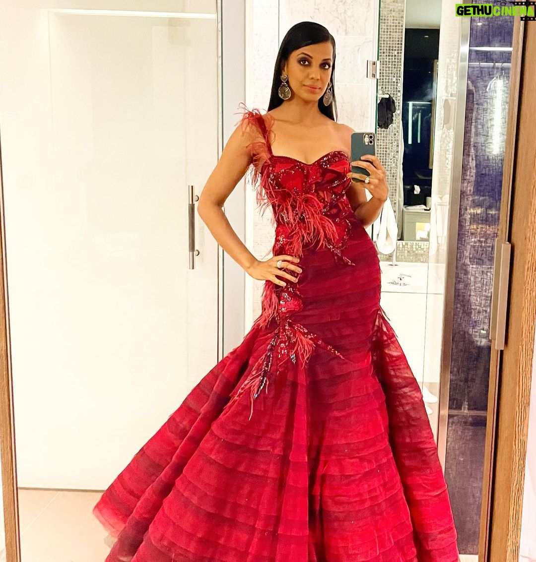 Mugdha Godse Instagram - All about Fashion ❤️ Designer @gavinmiguelofficial @zafforiofficial Gaviin Miguel X Zaffori Earrings : @golecha_jewels MUA @zeromakeupofficial @khojiiii #Fashion #style #iifa2022 #weekend #iifarocks #silence #gratitude #love #life #actor #Abudhabi W Abu Dhabi – Yas Island