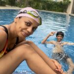 Mugdha Godse Instagram – First swim of the season and it rains 🥰❤️🌺

Photo credit @acegamer27 
#fun #rain #swim #love #happiness #joy #home
