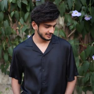 Munawar Faruqui Instagram - Sabko hara dun khud ke siva 
Ek din khud se jeetna hai...

Shop this Trendy outfit with #MeeshoTrendz.
Trendy Vibes. MAXIMIZE!💃🏻🕺🏻

🛒 Product codes :

Black shirt- S - 72033864

Blue jeans- S-386388313
.
.
.
.

#collab TnC apply
#meesho #meeshoapp #ootd #mensfashion