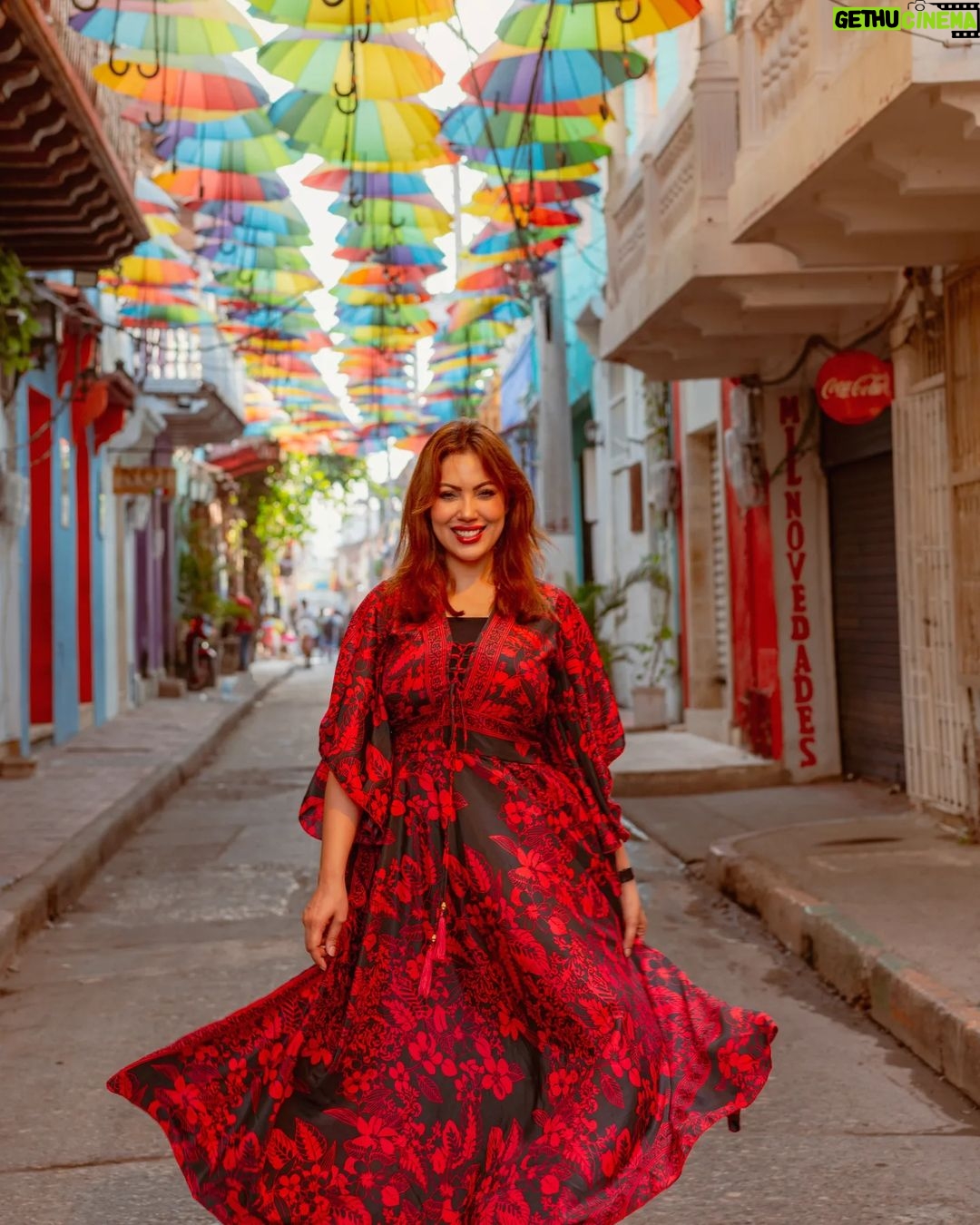 Munmun Dutta Instagram - Strolling around in the beautiful neighborhood of Getsemaní, Cartagena and capturing its beauty in the early morning sunshine 🌞 Captured by the sweetest local and a talented photographer 📸 @anabenedetti25 #munmundutta #colombia #colombiatravel #cartagena #getsemani #travelmemories #travelphotography #cartagenadeindias #southamerica #wanderlust Getsemaní,Cartagena,Colombia