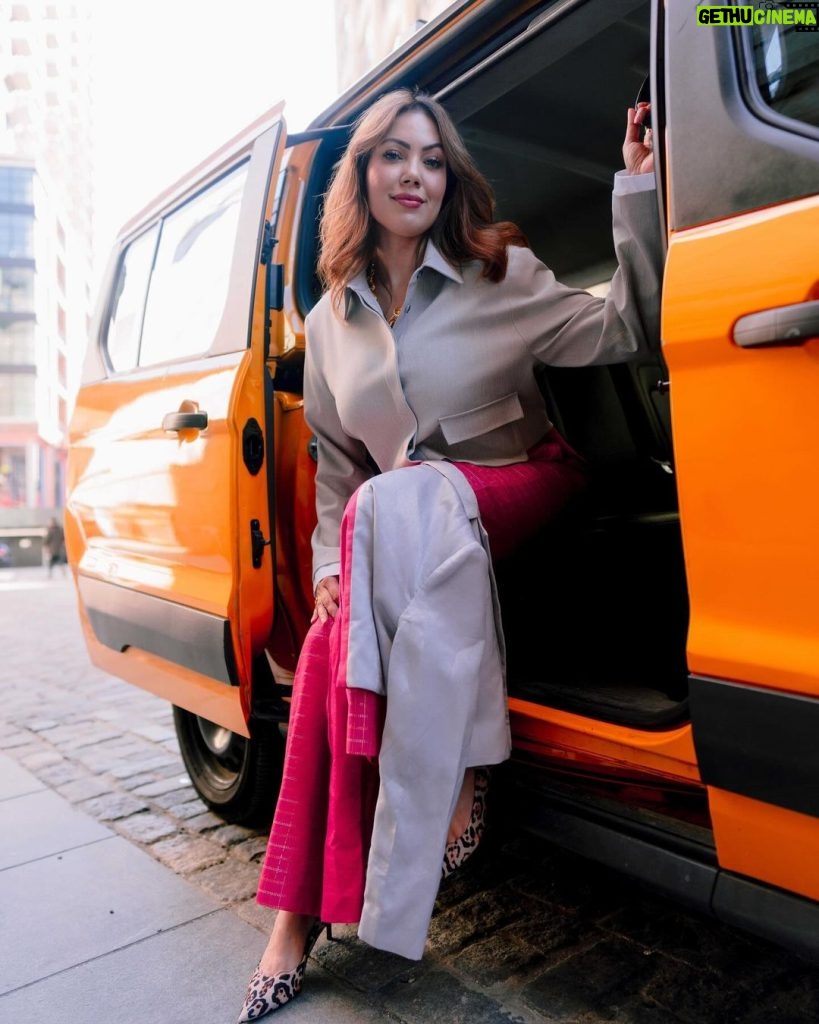 Munmun Dutta Instagram - Recently in New York City, had the pleasure of shooting with Indian born American based designer @sandeepravi89 for his brand @maisontai who is on a mission to globalize Kanjeevaram by using the silk in a unique, creative and modern way. Ran around on the streets with our wonderful photographer @swapniljunjare , aamchi Mumbaichya mulga with makeup and hair styled by the very talented @iamkanwalbatool ❤️ Oh what a fun day it was! 😍 P.S- The last picture is just a fun moment of me trying to hail a NYC yellow cab 🚕 Designer and stylist @sandeepravi89 @maisontai Photographed by 📸 @swapniljunjare Makeup and Hair @iamkanwalbatool Coordinated by @silk_angels #munmundutta #newyorkcity #fashionshoot #brooklynbridge #dumbobrooklyn #usa #travelmemories Dumbo, Brooklyn, NYC