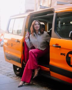 Munmun Dutta Instagram - Recently in New York City, had the pleasure of shooting with Indian born American based designer @sandeepravi89 for his brand @maisontai who is on a mission to globalize Kanjeevaram by using the silk in a unique, creative and modern way. Ran around on the streets with our wonderful photographer @swapniljunjare , aamchi Mumbaichya mulga with makeup and hair styled by the very talented @iamkanwalbatool ❤️ Oh what a fun day it was! 😍 P.S- The last picture is just a fun moment of me trying to hail a NYC yellow cab 🚕 Designer and stylist @sandeepravi89 @maisontai Photographed by 📸 @swapniljunjare Makeup and Hair @iamkanwalbatool Coordinated by @silk_angels #munmundutta #newyorkcity #fashionshoot #brooklynbridge #dumbobrooklyn #usa #travelmemories Dumbo, Brooklyn, NYC