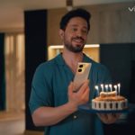 Murat Boz Instagram - Yeni vivo V29 Lite’ın Süper Gece Modu ile kutlamaya değer her an her koşulda net ve aydınlık!✨ Yeni vivo V29 Lite ile çek ve kutla hayatı, çünkü #HayatKutlamayaDeğer! Loş ortamlarda kusursuz bir şekilde geceyi gündüze çeviren yeni Süper Gece Modu ile kutlamalar gölgede kalmasın! 🎉 #vivo #V29Lite #HayatKutlamayaDeğer