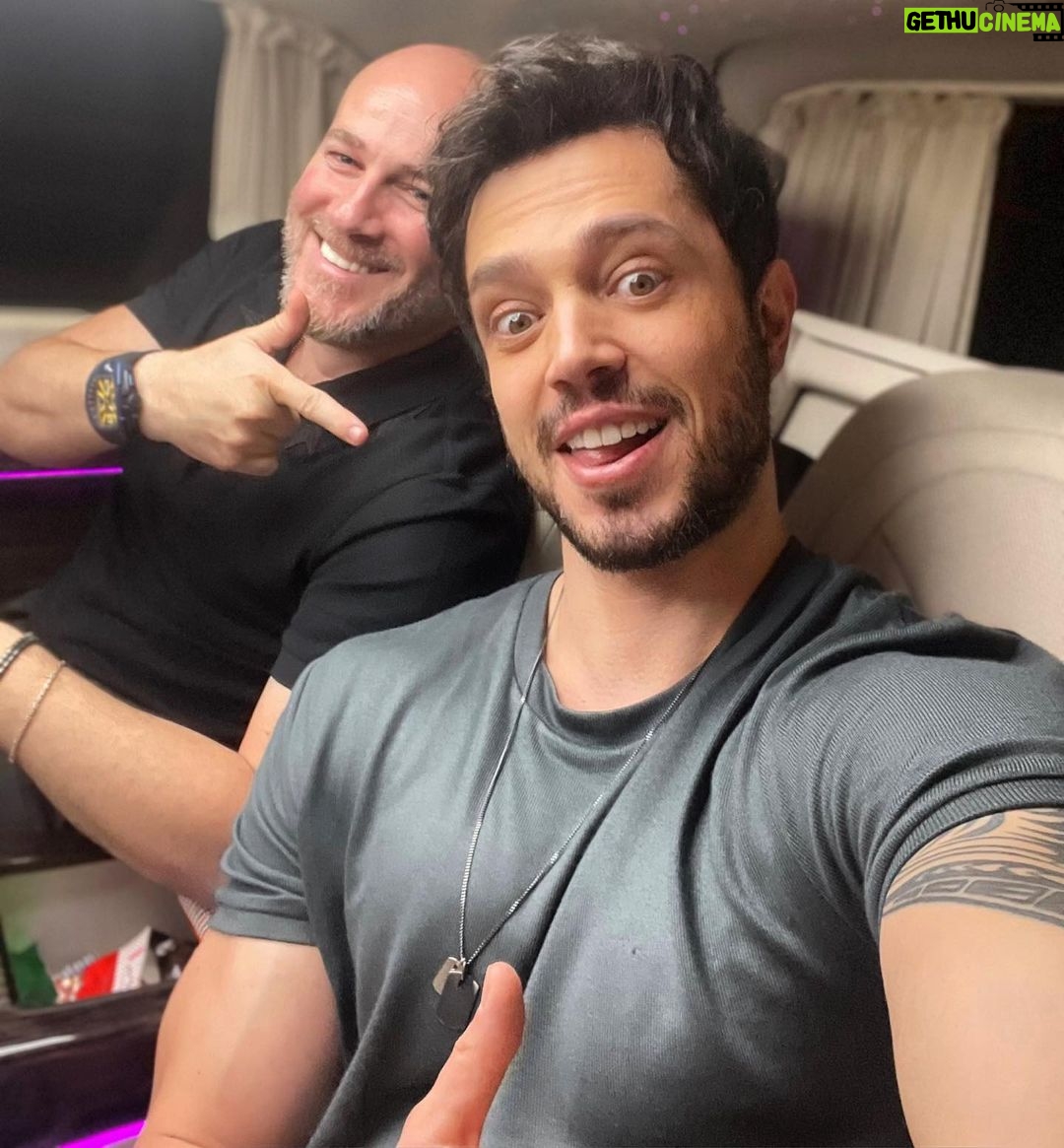 Murat Boz Instagram - Hep gülelim, eğlenelim inşallah aslanım, iyi ki doğdun Mıstık Bey :) @erdalkdk