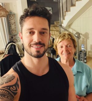 Murat Boz Instagram - Başta canım Annem ve tüm Annelerimizin Anneler gününü kutluyorum. 🤍