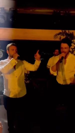 Murat Boz Instagram - Kardeşimin ilk göz ağrısı .. Seneler sonra birlikte söylemek çok keyifliydi @muratdalkilic 

#kasaba
 #demetoğuzhan