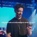 Murat Boz Instagram - vivo V29 Serisi, hayatımın her anını kutlamaya değer kılıyor! 🎉📷 Dünden bugüne hayatımdaki unutulmaz anılara birlikte göz atıyoruz. vivo ile #HayatKutlamayaDeğer 🎉 #vivoV29 #5G