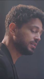Murat Boz Instagram - “ Azaldım beklemekten “ ‘ Aşkın Dar Ağacı ‘ 7 Kasım’da yayında. Söz: Günay Çoban Müzik: @serkanizzet Düzenleme: @gurselcelikofficial Mix @ozguryurtoglu Mastering: @utkuunsal Yönetmen: @muradkucuk Görüntü Yönetmeni: @altugozan Yapım: @bozproduksiyon Dağıtım: @dmccomtr #AşkınDarAğacı