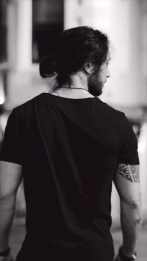 Murat Boz Instagram - “ Yüreğim, nerelere gideyim ? “

#Toprak
#ZeytinAğacı
#AnotherSelf